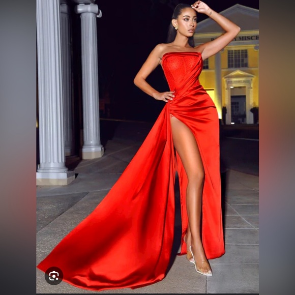 Dresses & Skirts - Miss circle gown